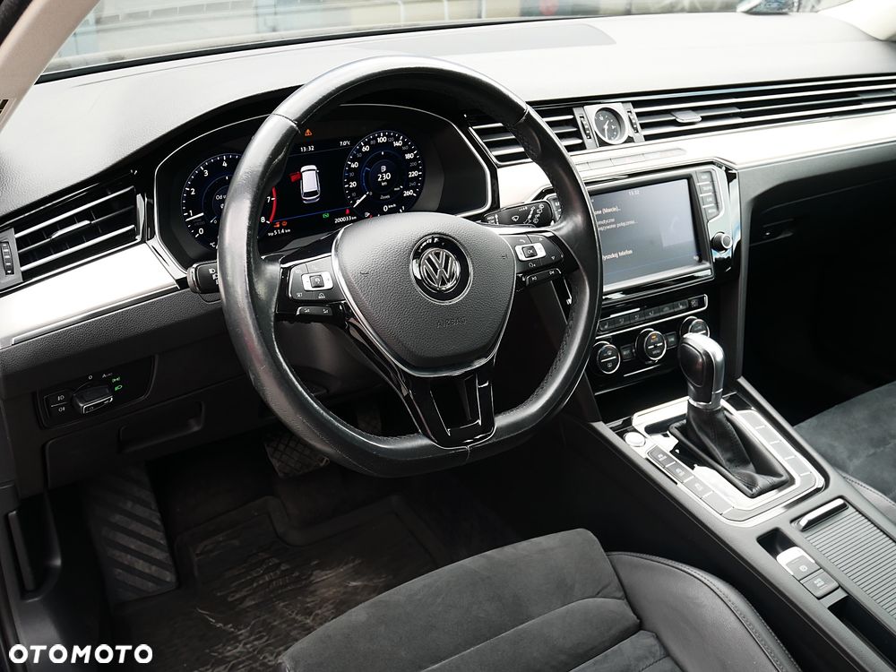 Volkswagen Passat - 4