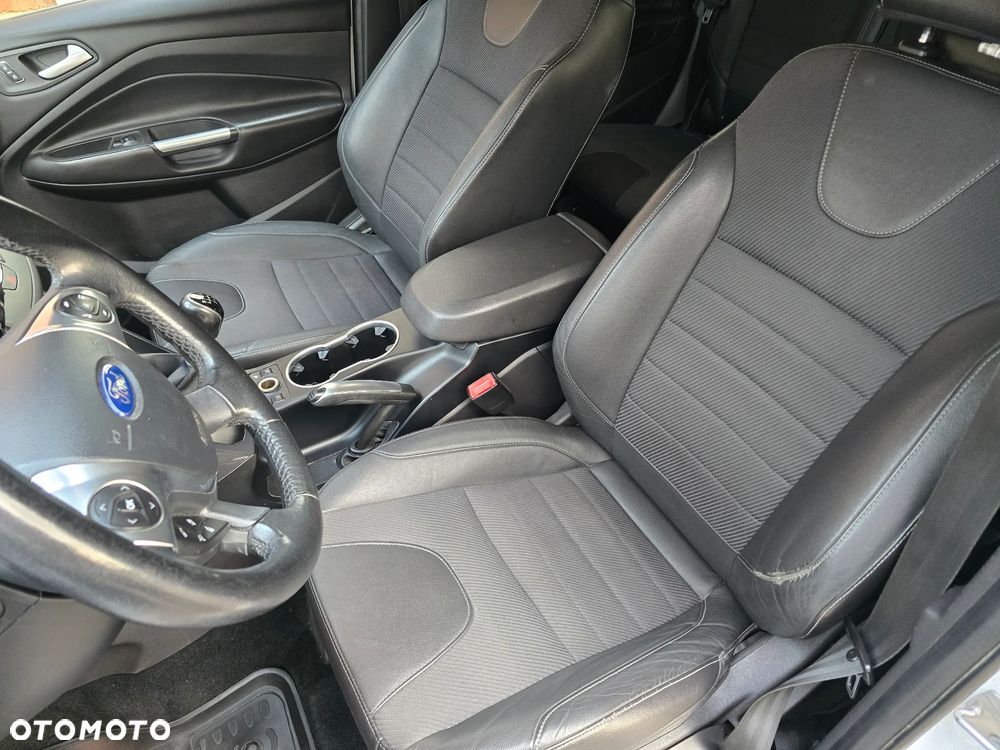 Ford Kuga 1.6 EcoBoost 2x4 Titanium - 7