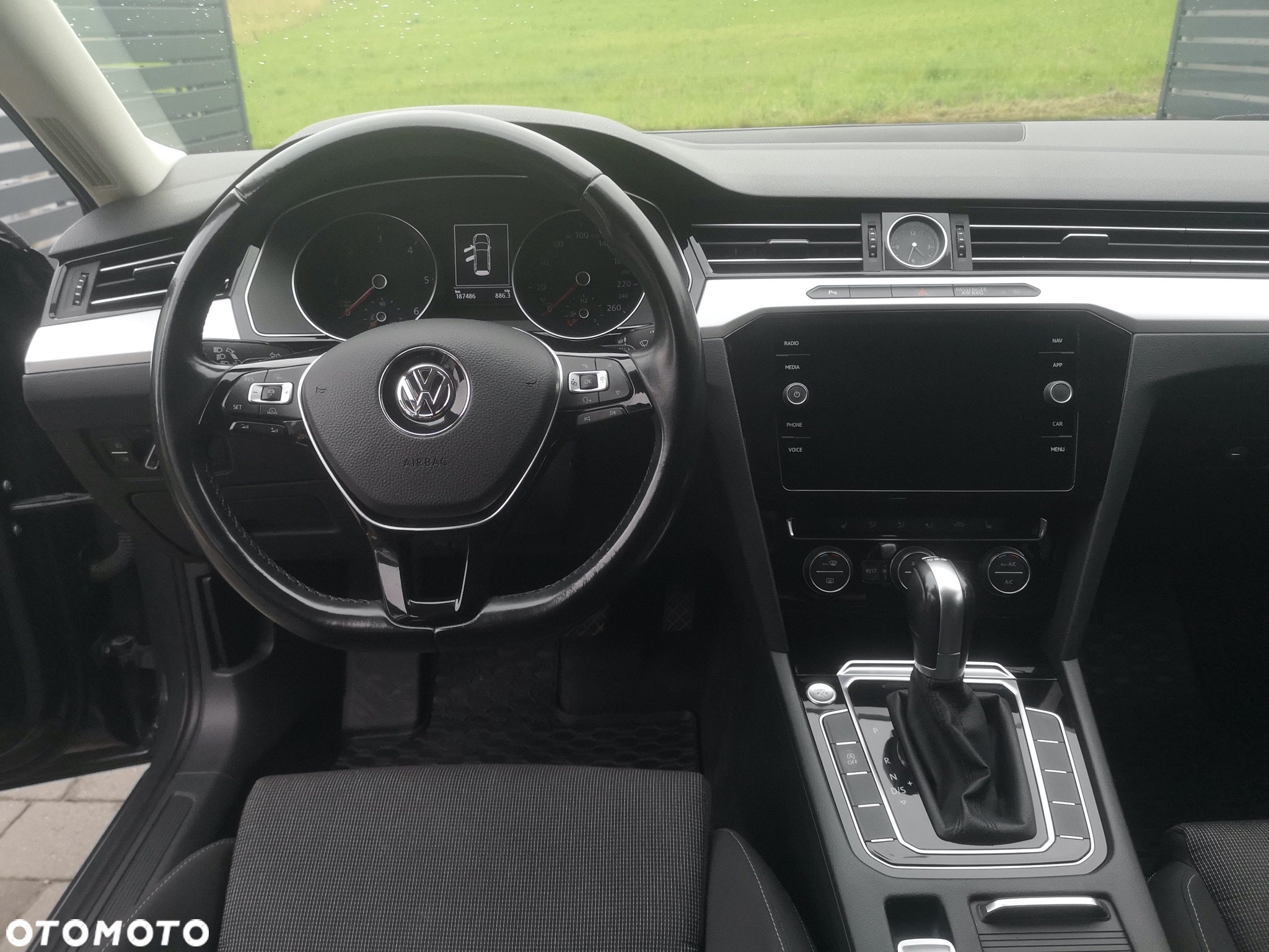 Volkswagen Passat Variant 2.0 TDI SCR DSG Highline - 13