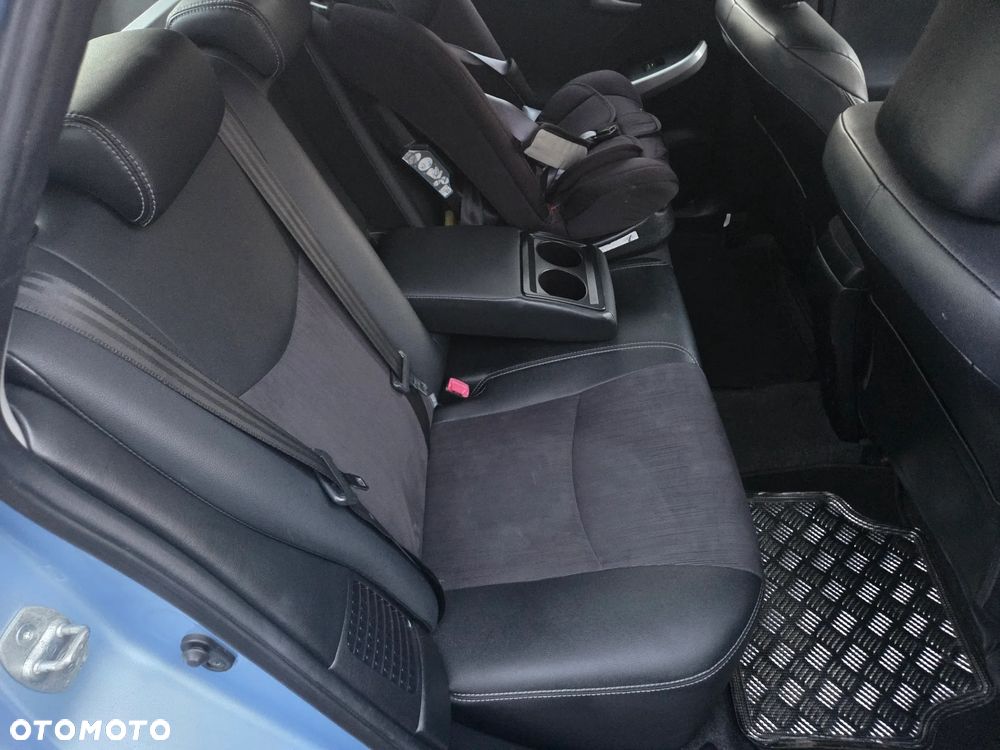 Toyota Prius 1.8 HSD Premium - 11