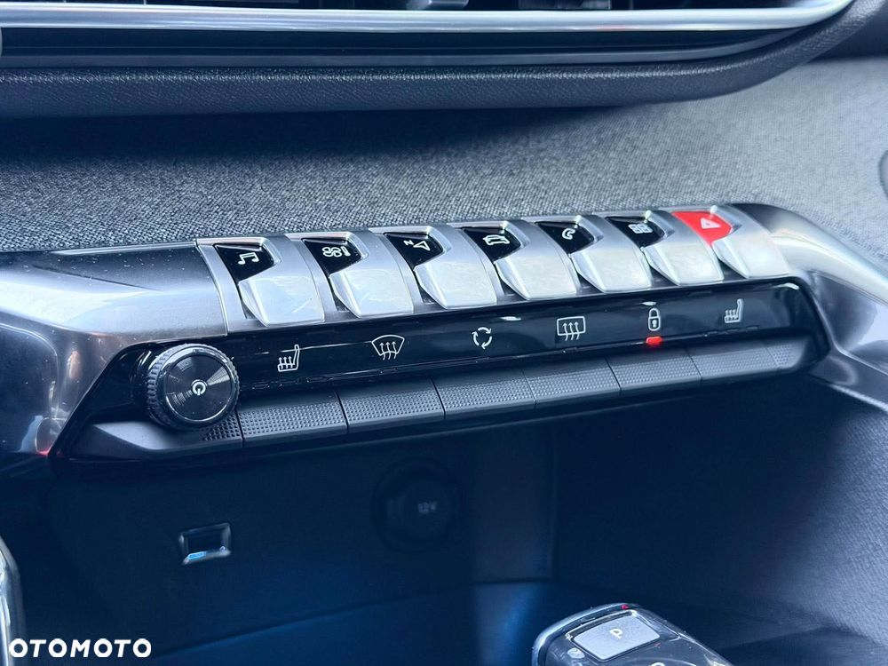 Peugeot 5008 1.6 BlueHDI Allure S&S EAT6 - 36