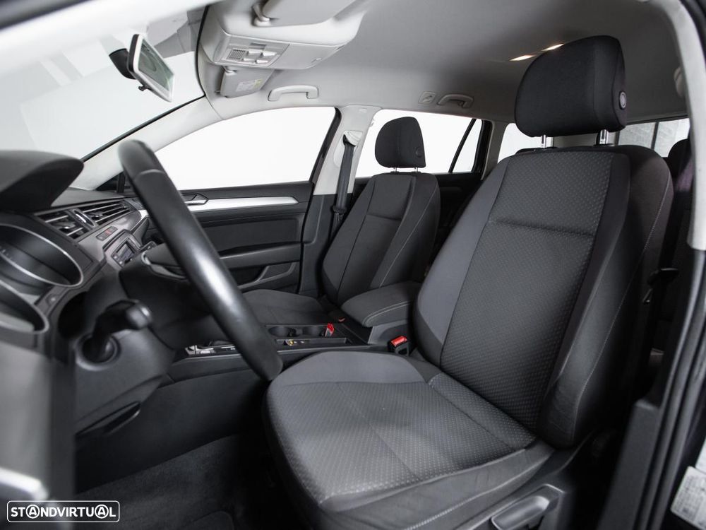 VW Passat Variant - 8