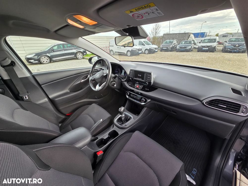 Hyundai i30 1.4 100CP 5DR M/T Classic+ - 12