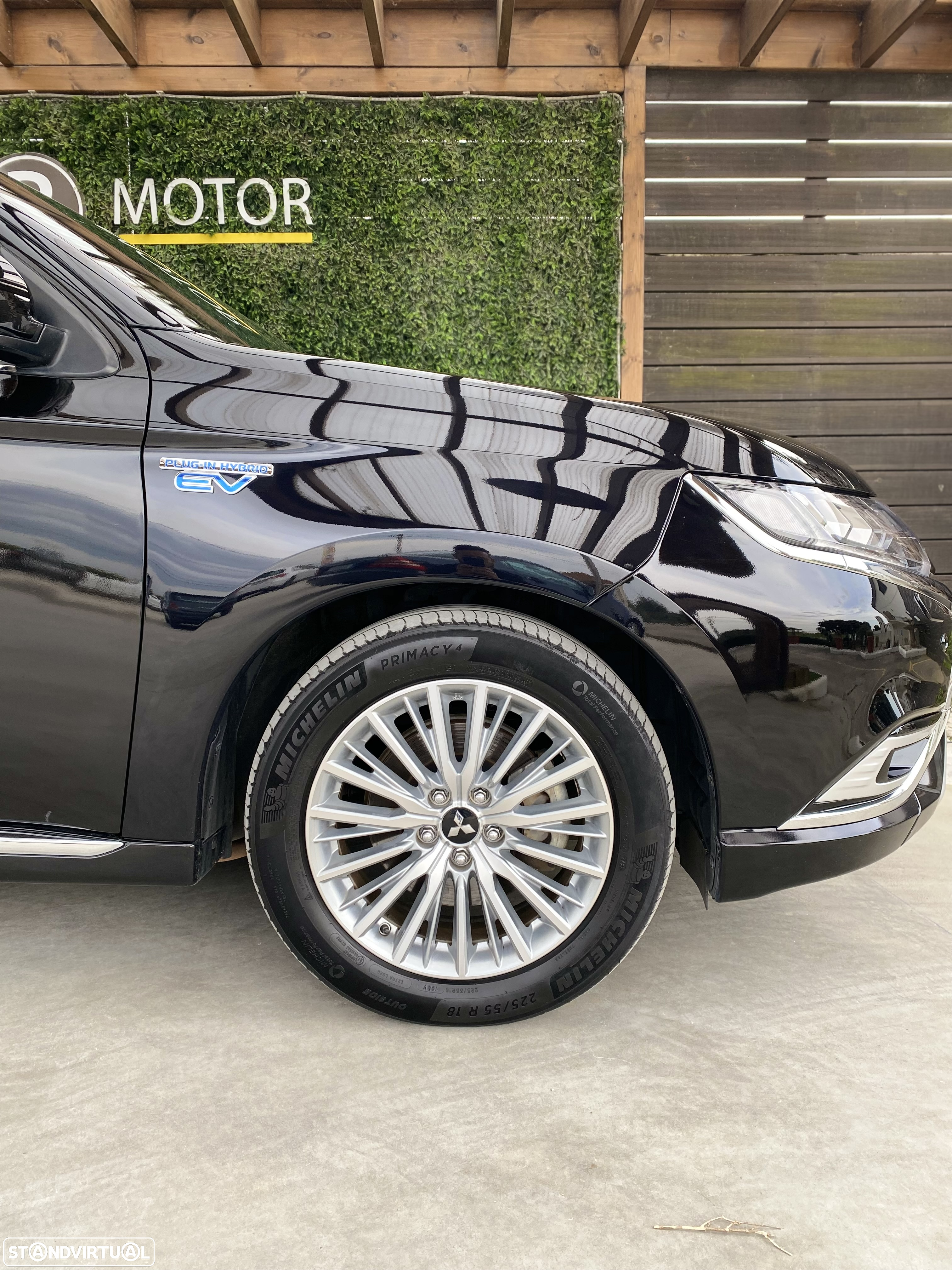 Mitsubishi Outlander 2.4 PHEV Intense - 24