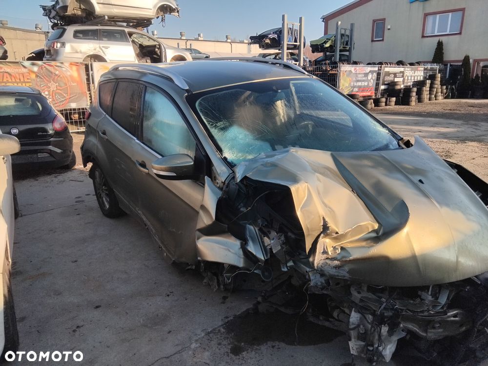 Ford Kuga mk2 z silnikiem 1,6 EcoBoost SCTI 150 PS i skrzynią manualną 6 bieg lakier kod JD - 2