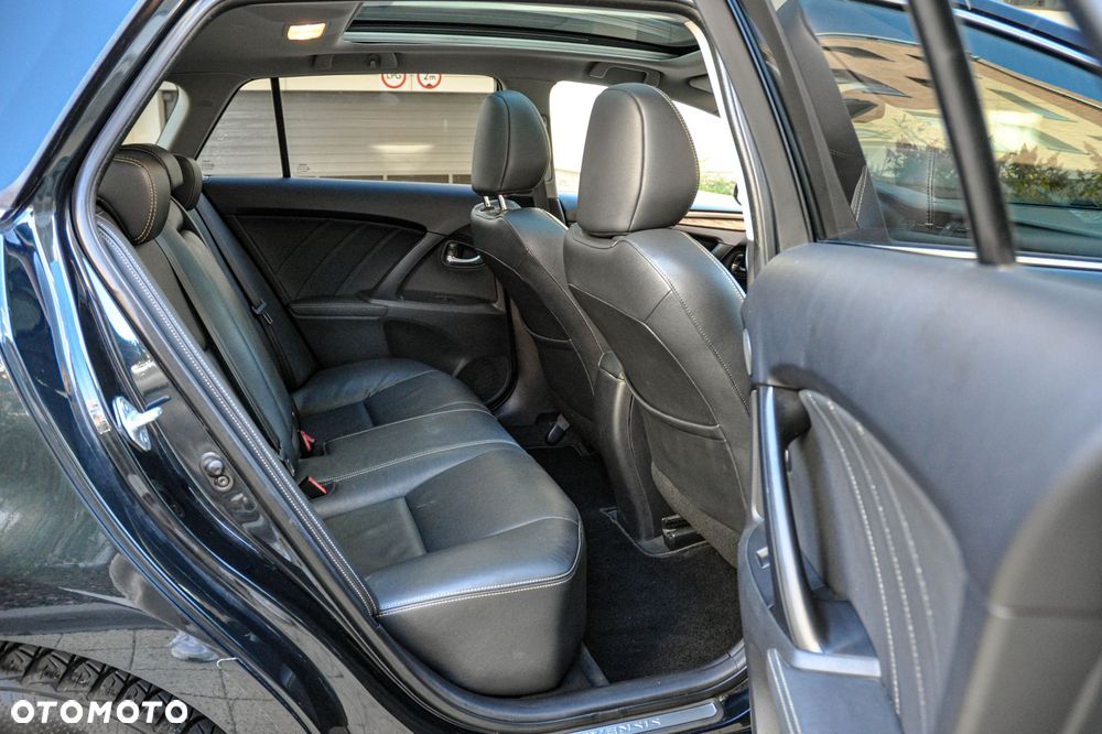 Toyota Avensis - 13