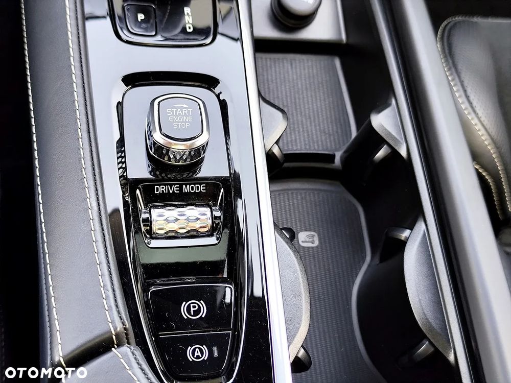 Volvo XC 90 D5 SCR AWD R-Design 7os - 30