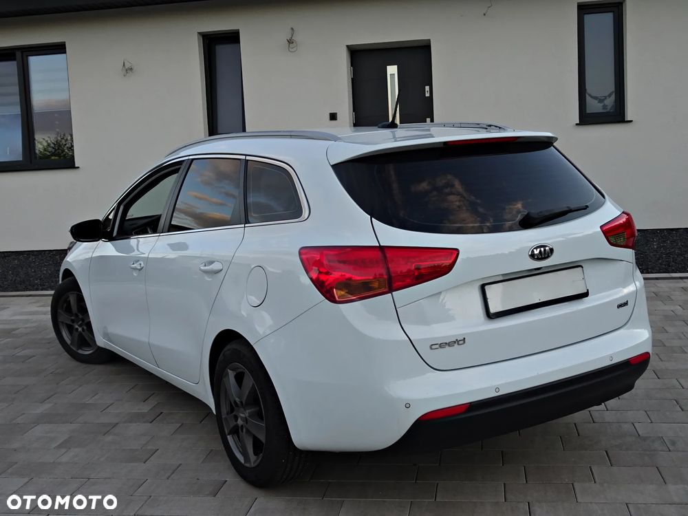 Kia Ceed - 4