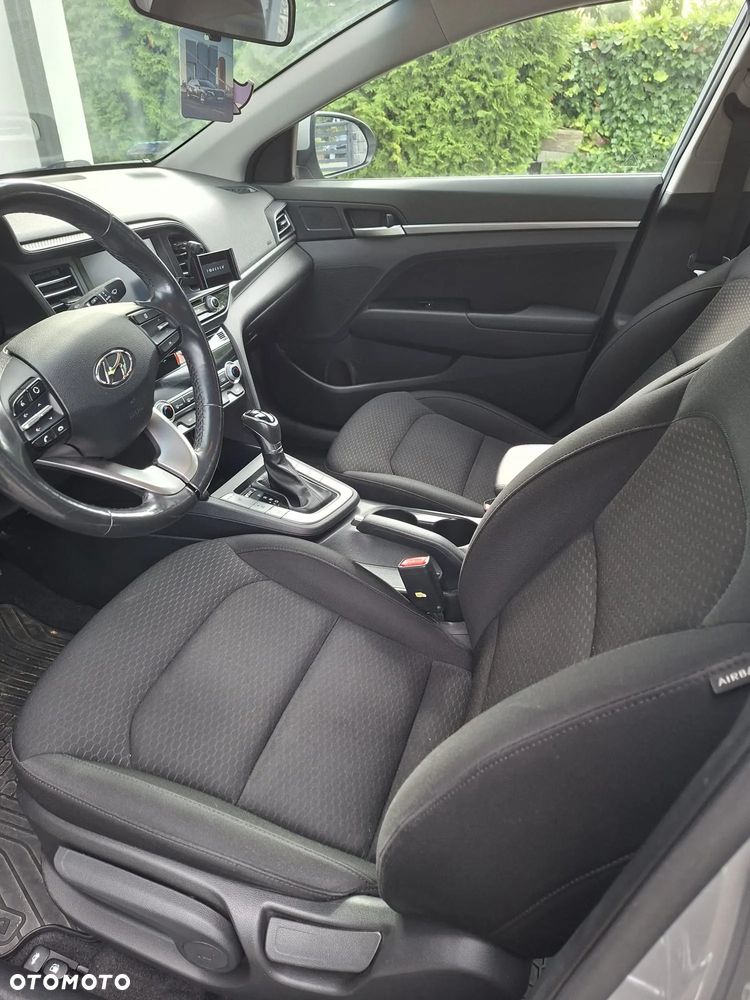 Hyundai Elantra 1.6 Comfort - 5