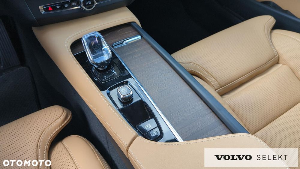 Volvo V90 Cross Country - 16