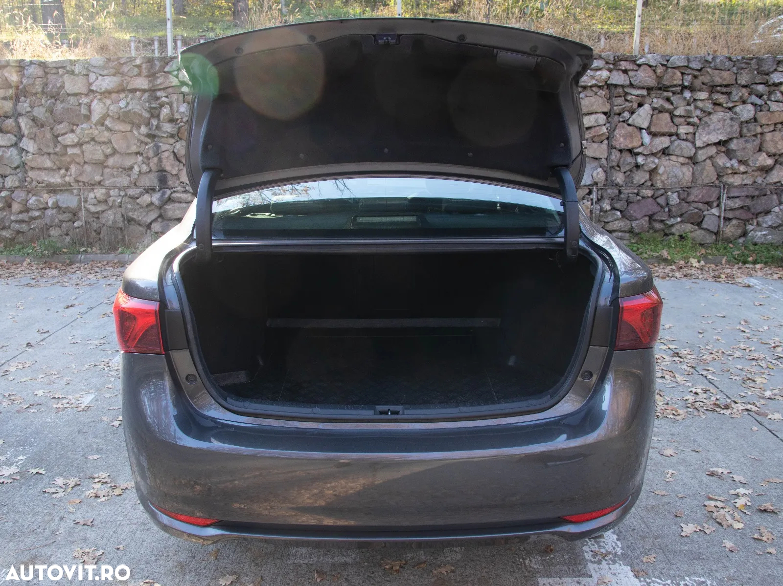 Toyota Avensis 2.0 D-4D Executive - 9