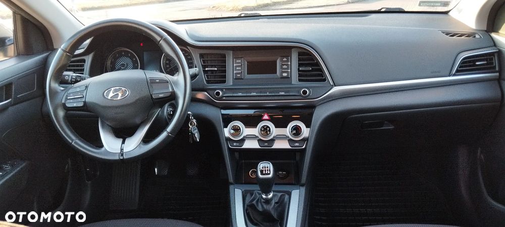 Hyundai Elantra 1.6 Classic Plus - 1