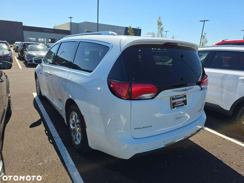 Chrysler Pacifica - 4