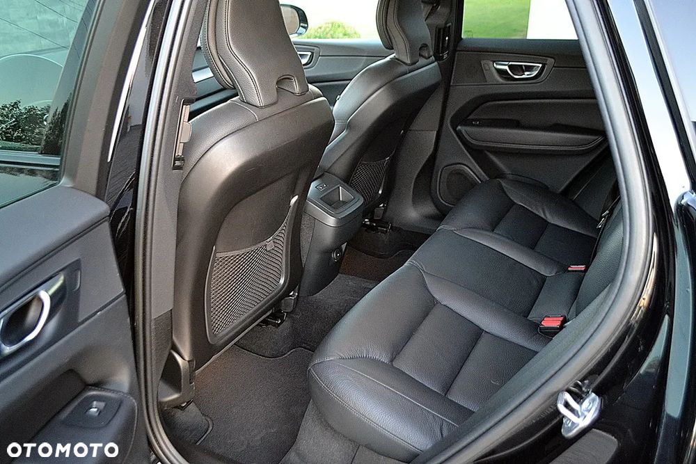 Volvo XC 60 B4 D Plus Dark - 13