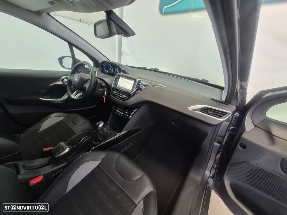 Peugeot 2008 1.2 PureTech Allure - 18