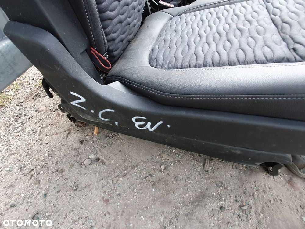 fotel prawy 2 rząd Opel Zafira C - 7
