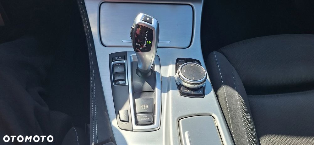 BMW Seria 5 520d Sport Line - 6