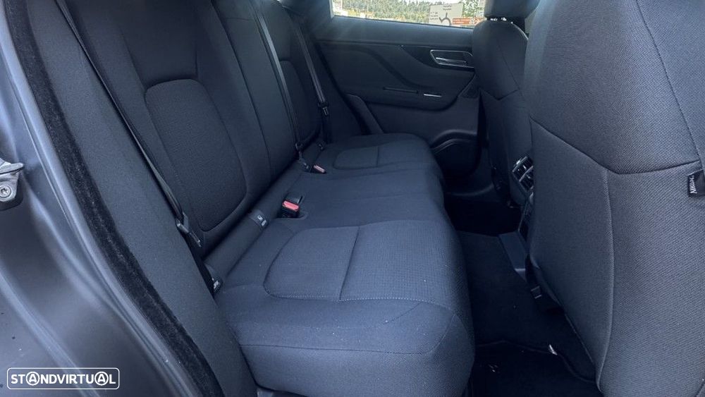 Jaguar F-Pace 2.0 i4D Pure Aut. - 14