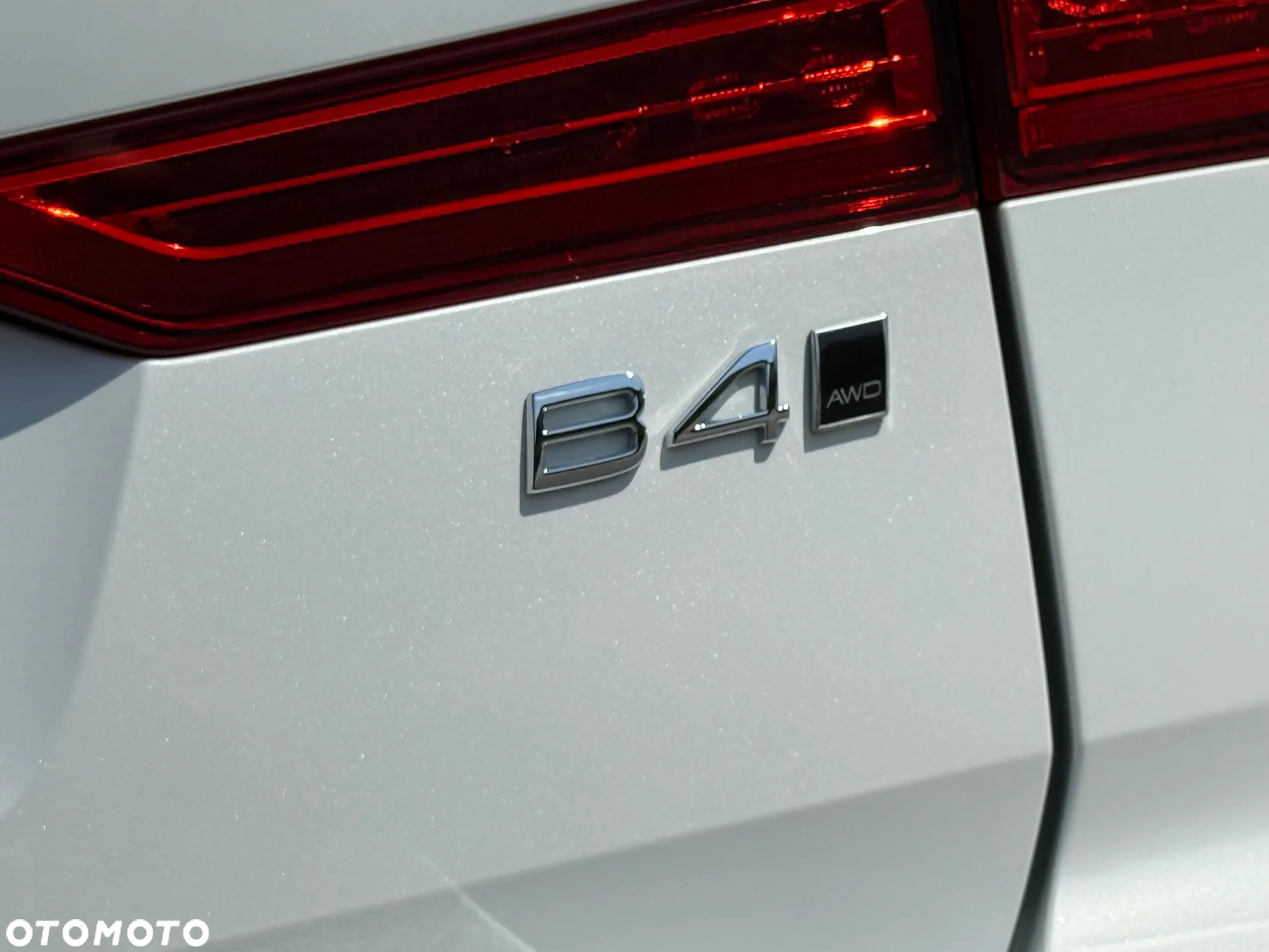Volvo XC 60 B4 D AWD Plus Dark - 28