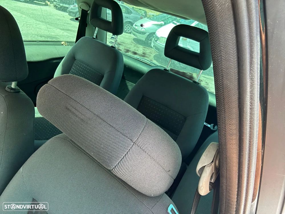 Ford Galaxy 1.9 TDI Ref AUY 7 Lug de 2002 para peças - 5