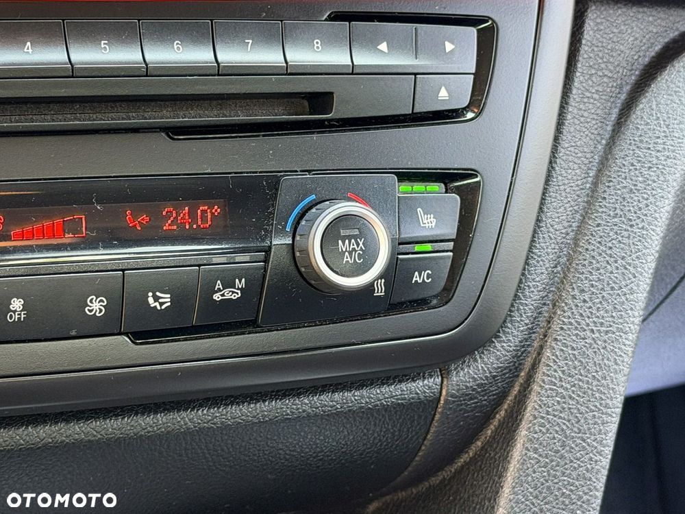 BMW Seria 3 320i Sport Line - 14