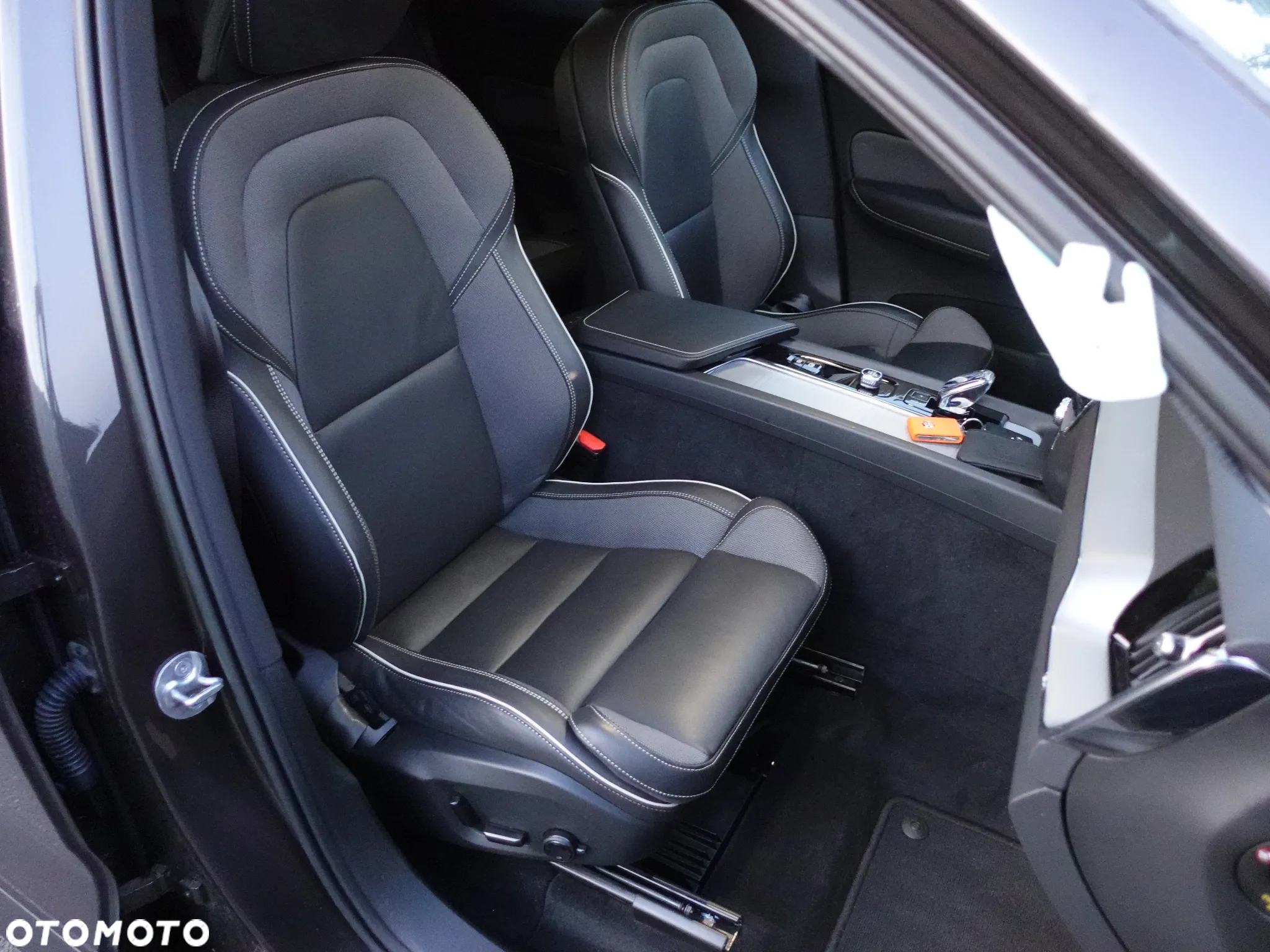 Volvo XC 60 B4 D AWD Plus Dark - 6