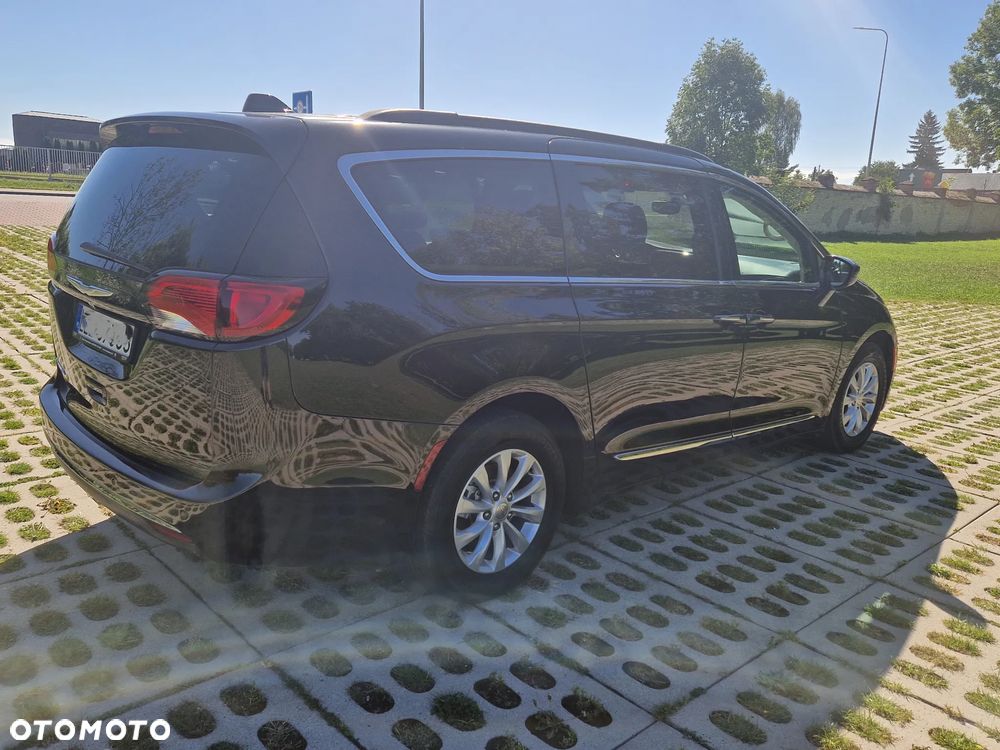 Chrysler Pacifica - 8