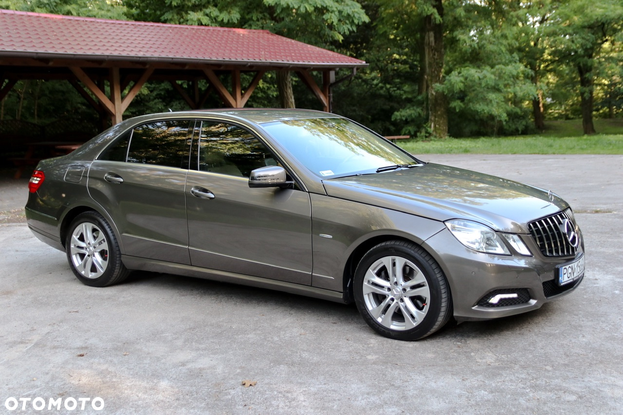 Mercedes-Benz Klasa E 350 T CDI DPF 4Matic BlueEFFICIENCY 7G-TRONIC Avantgarde - 4