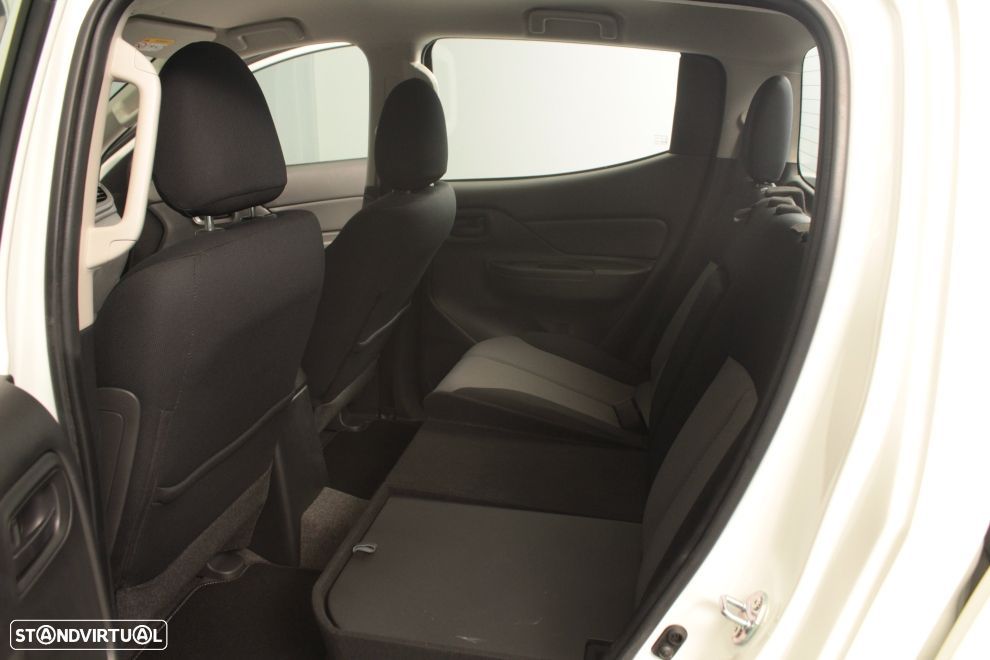 Mitsubishi L200 2.3 DI-D CD Invite 4WD - 14