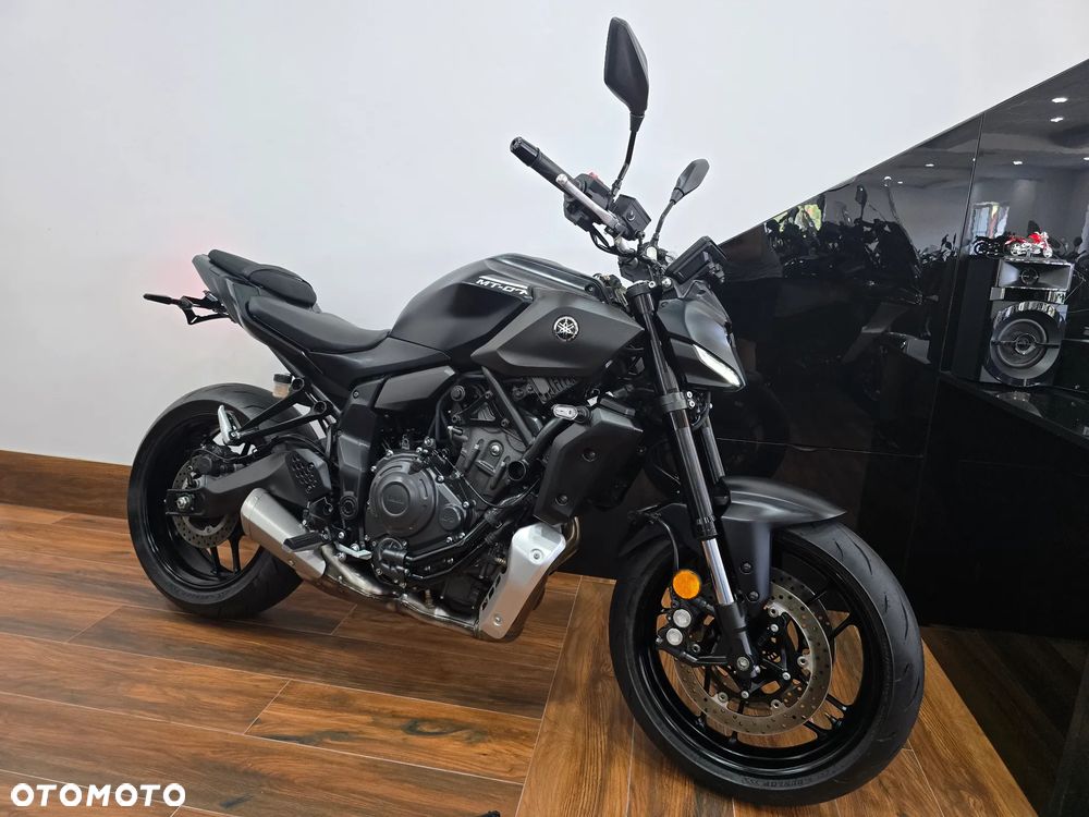 Yamaha MT - 27