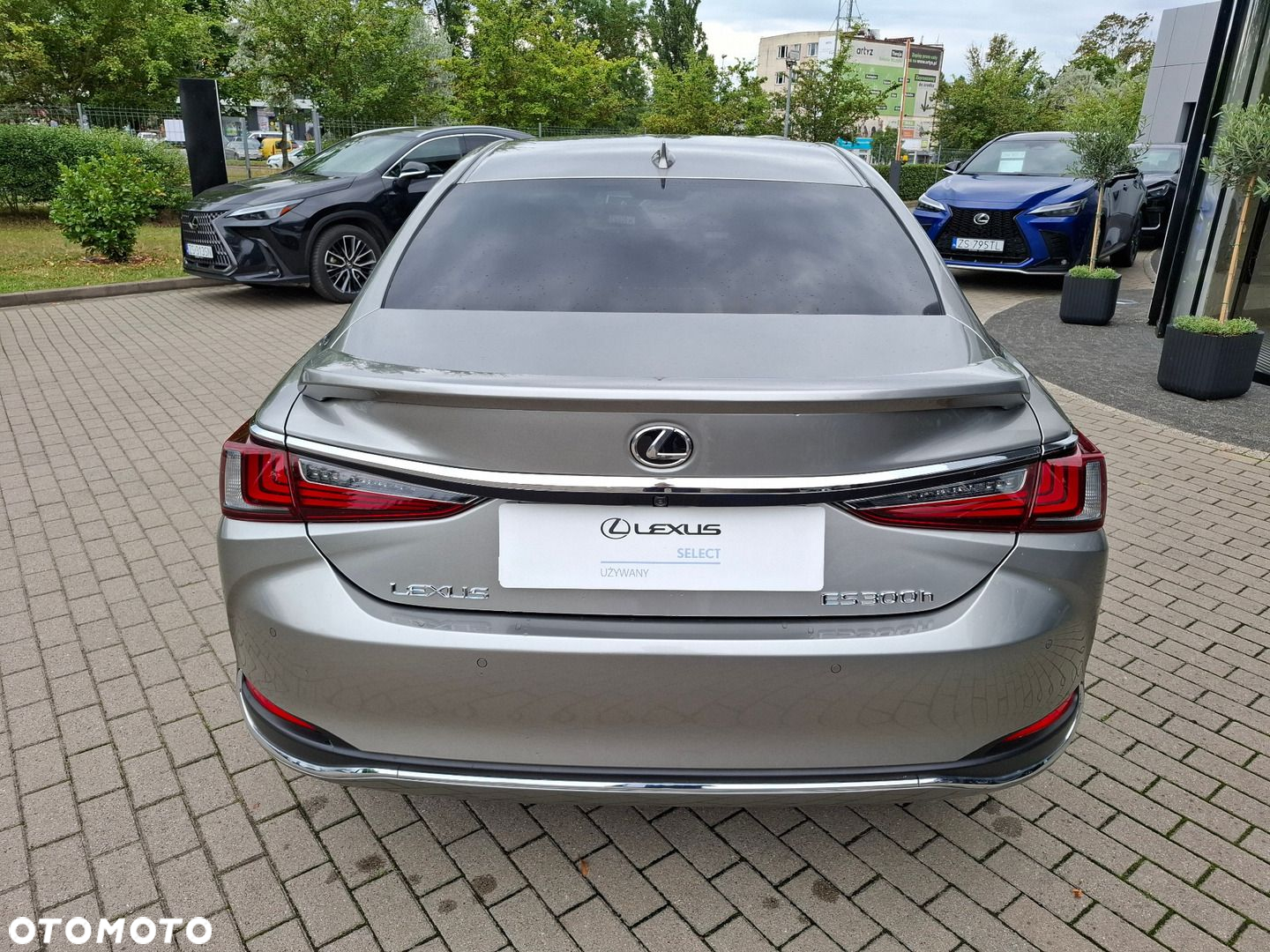 Lexus ES - 4