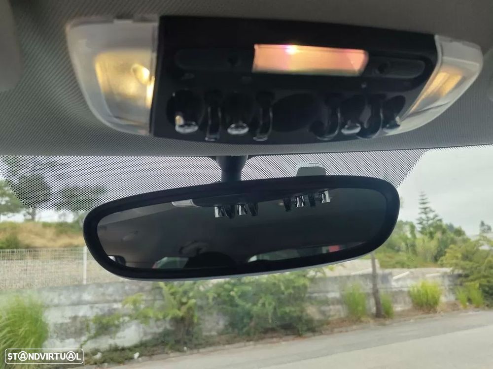 MINI 5 Portas Cooper D - 25