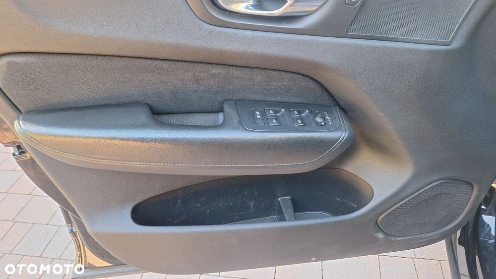 Volvo XC 60 B4 D AWD Geartronic Momentum Pro - 31