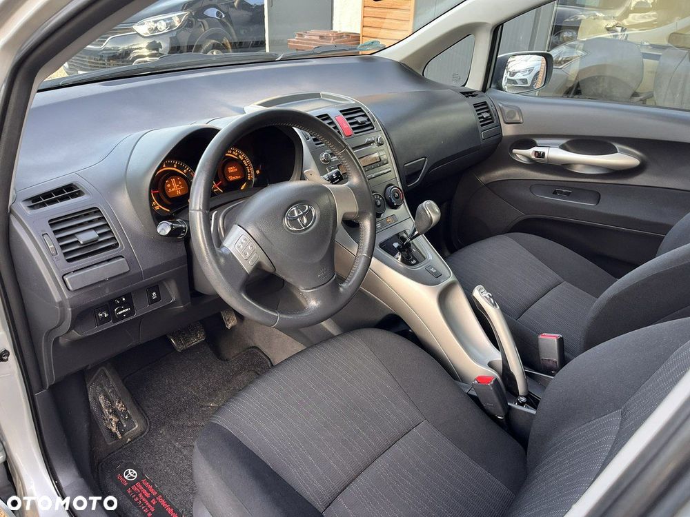 Toyota Auris - 13