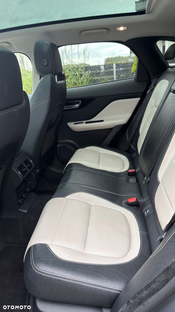 Jaguar F-Pace 2.0 i4D AWD R-Sport - 29