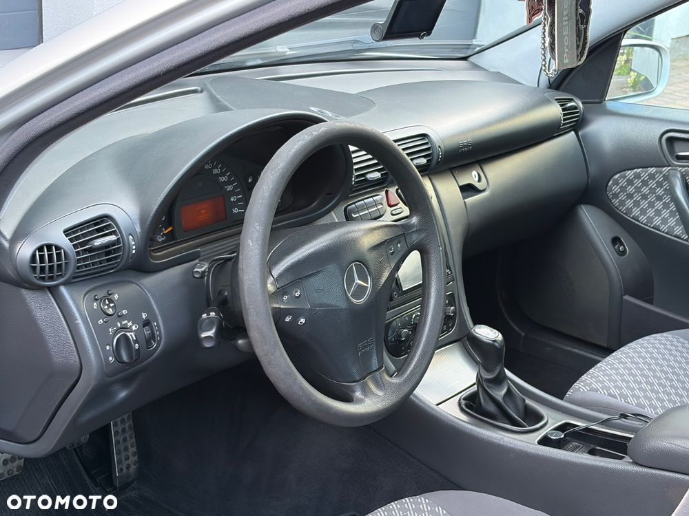 Mercedes-Benz Klasa C 180 Kompressor Avantgarde - 25