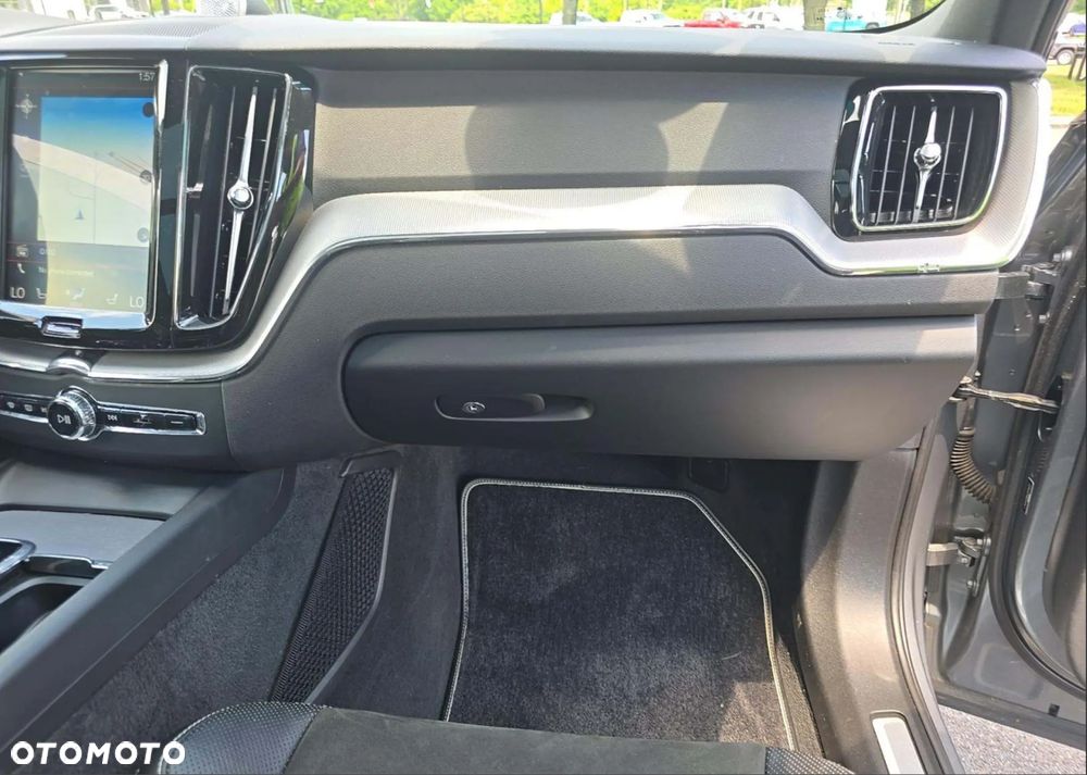 Volvo XC 60 T6 AWD R-Design - 11