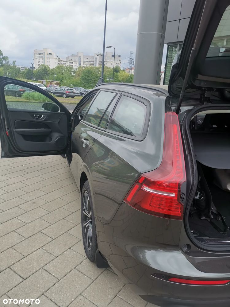 Volvo V60 B4 D Momentum - 16