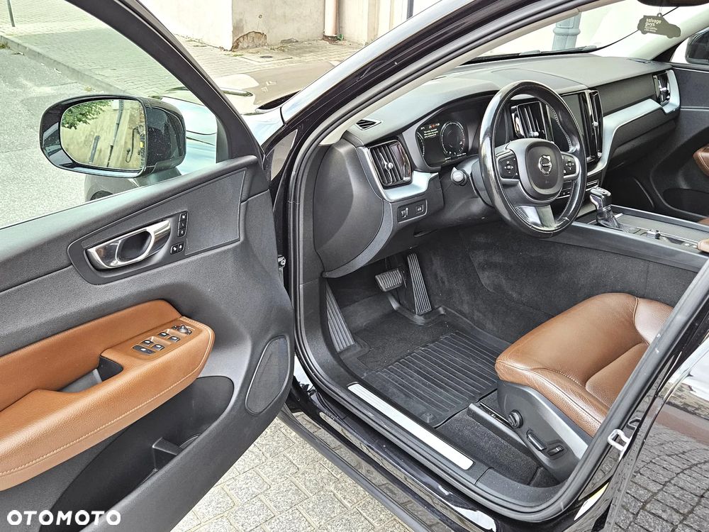 Volvo XC 60 T5 AWD Momentum Pro - 12