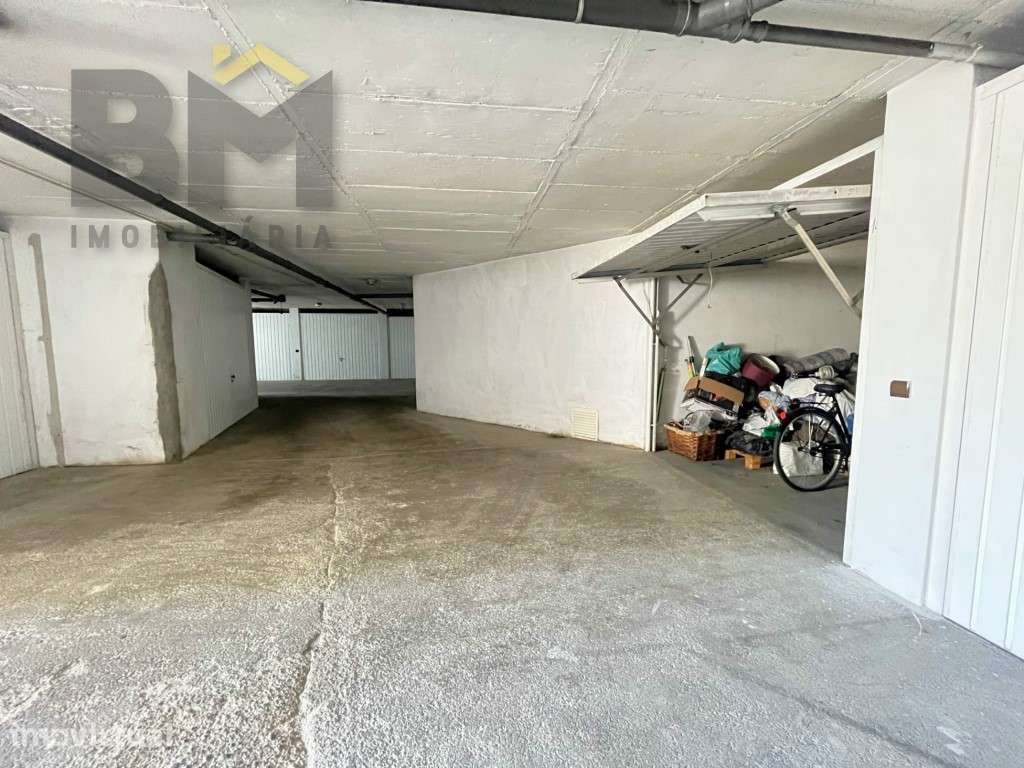 Garagem fechada localizada num sossegado bairro da cidade de Castel... - Grande imagem: 5/6