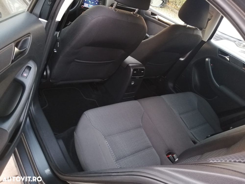 Volkswagen Jetta - 9