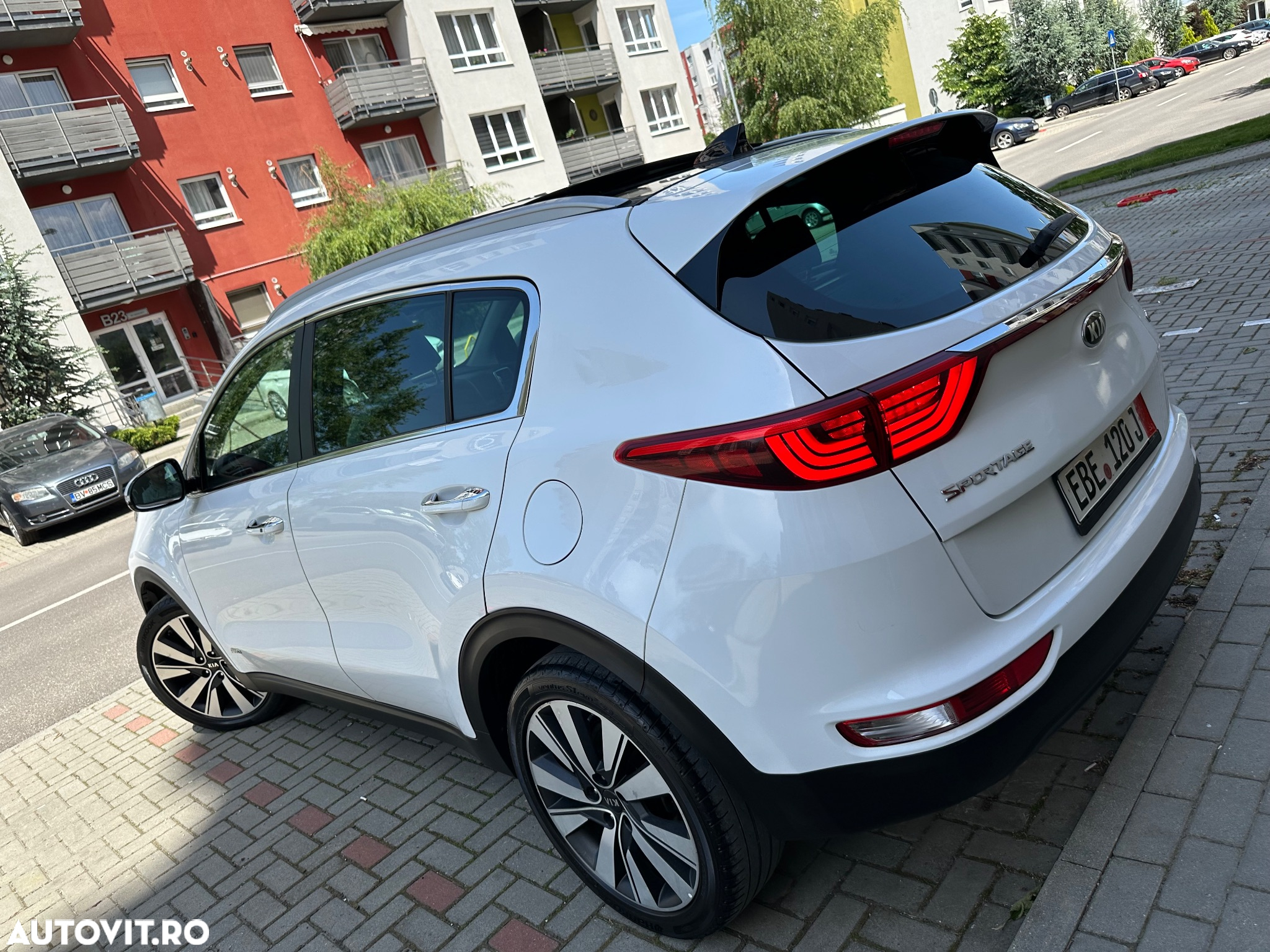 Kia Sportage 2,0 CRDI AWD Vision - 4