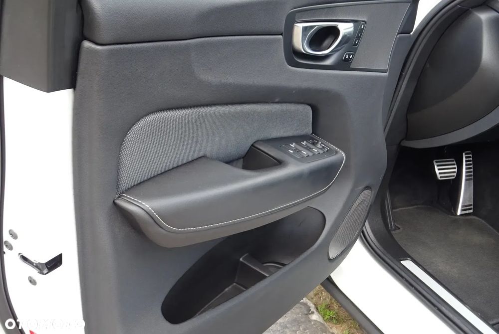 Volvo XC 60 B4 D AWD Geartronic RDesign - 17