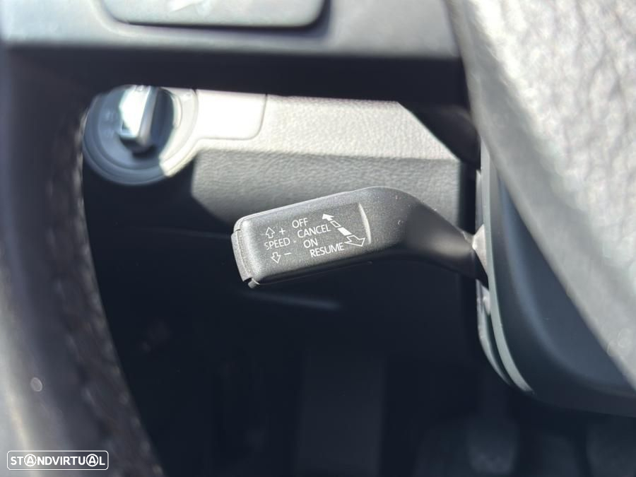 VW Passat Variant 1.6 TDI Confortline Navig - 22