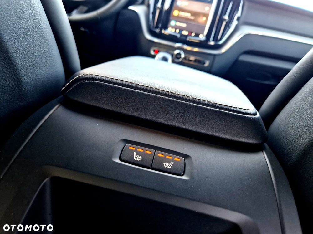 Volvo XC 60 B4 D AWD Plus Dark - 16