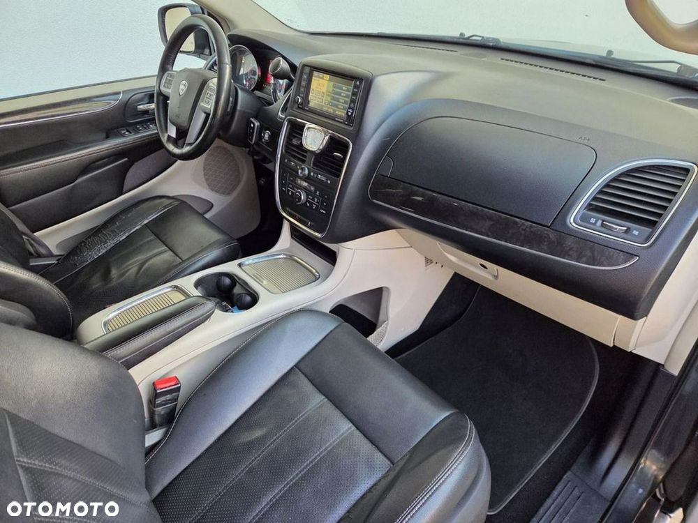 Lancia Voyager - 9