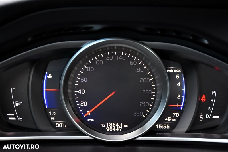 Volvo V40 T3 Geartronic RDesign - 14