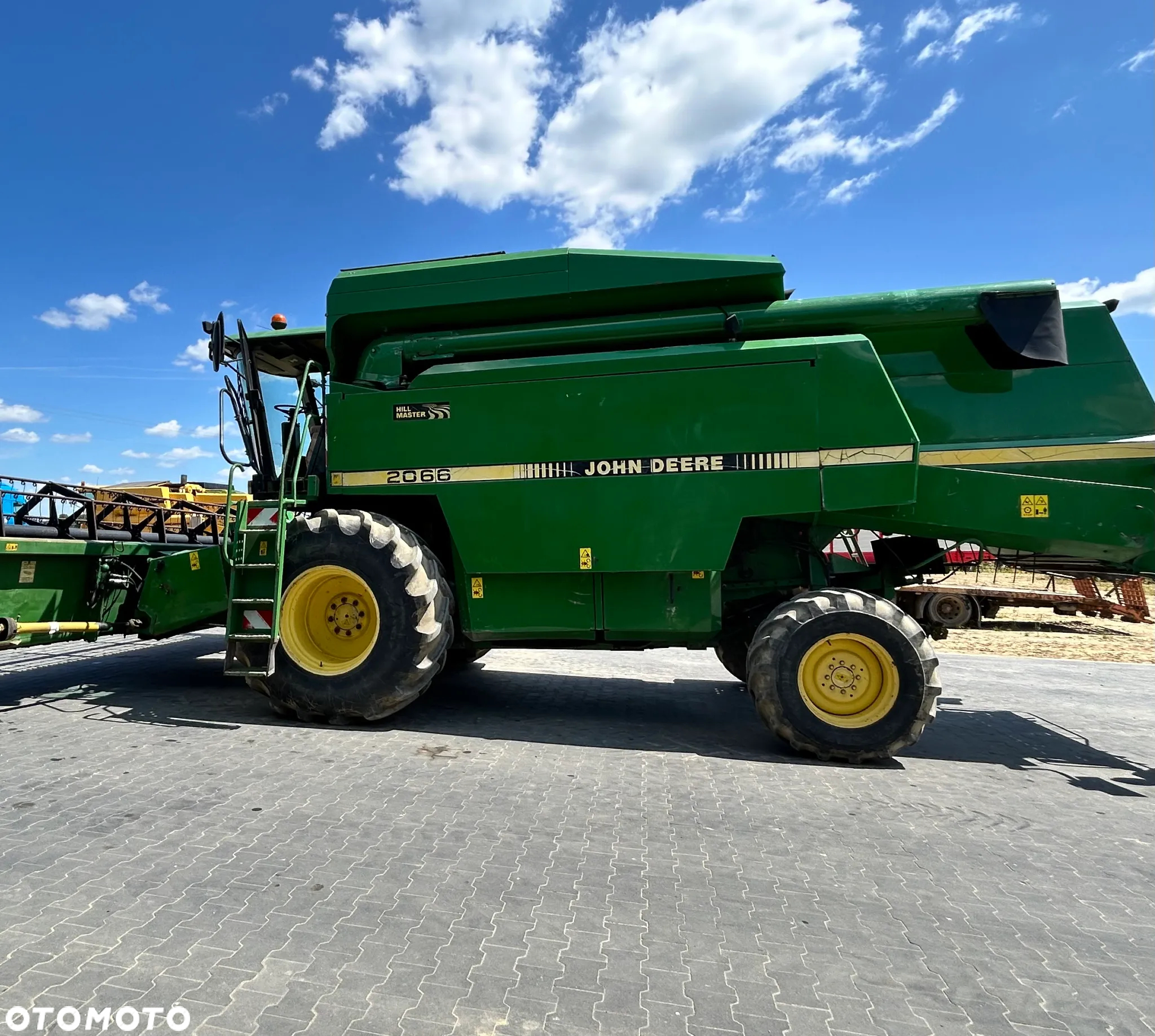 John Deere 2066 - 7