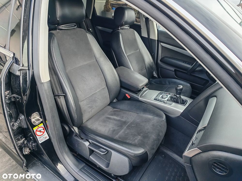 Audi A6 Avant 2.4 - 12