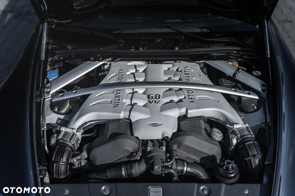 Aston Martin V12 Vantage Carbon Black - 18